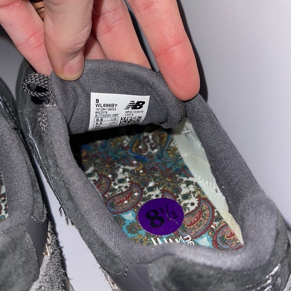 New balance gray tennis shoes - Picture 4 of 4